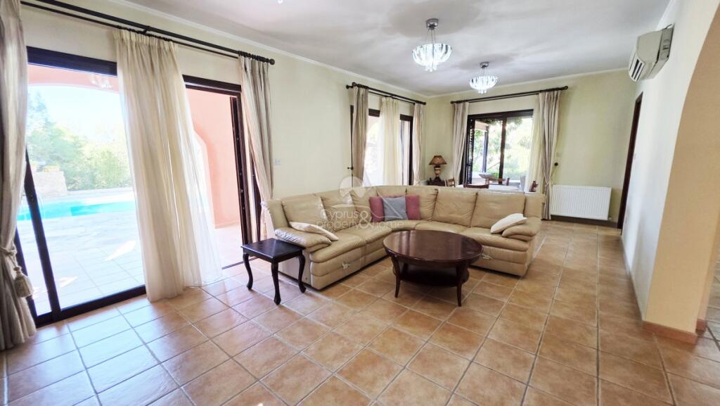 3 bedroom Villa in Kamares | ID 135 - 8